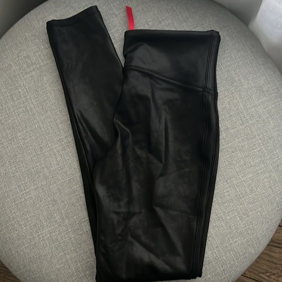 Women’s SPANX Leggings Faux Leather High Waisted Black Shiny Small Petite - Picture 2 of 8
